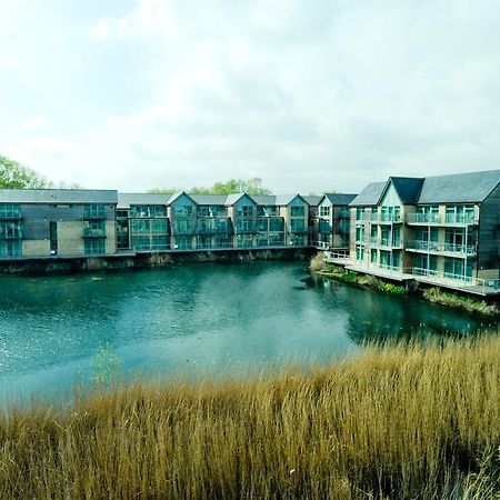 De Vere Cotswold Water Park Apartments サイレンセスター エクステリア 写真