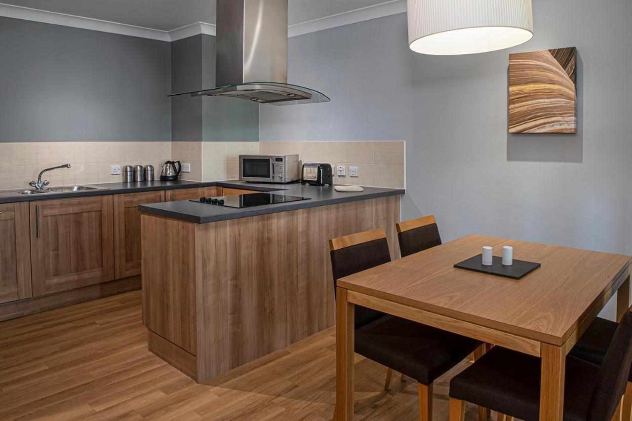 De Vere Cotswold Water Park Apartments サイレンセスター エクステリア 写真