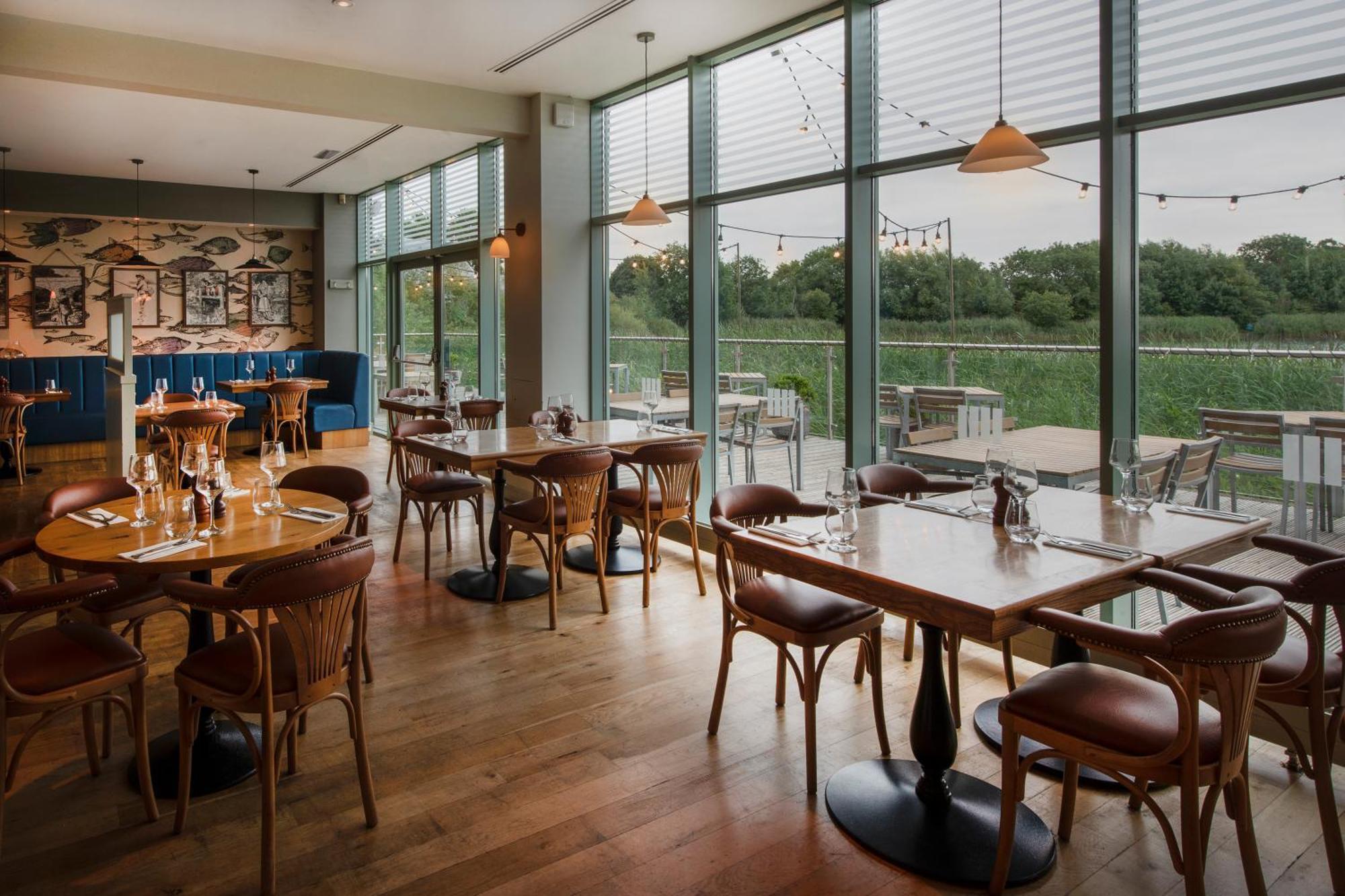 De Vere Cotswold Water Park Apartments サイレンセスター エクステリア 写真