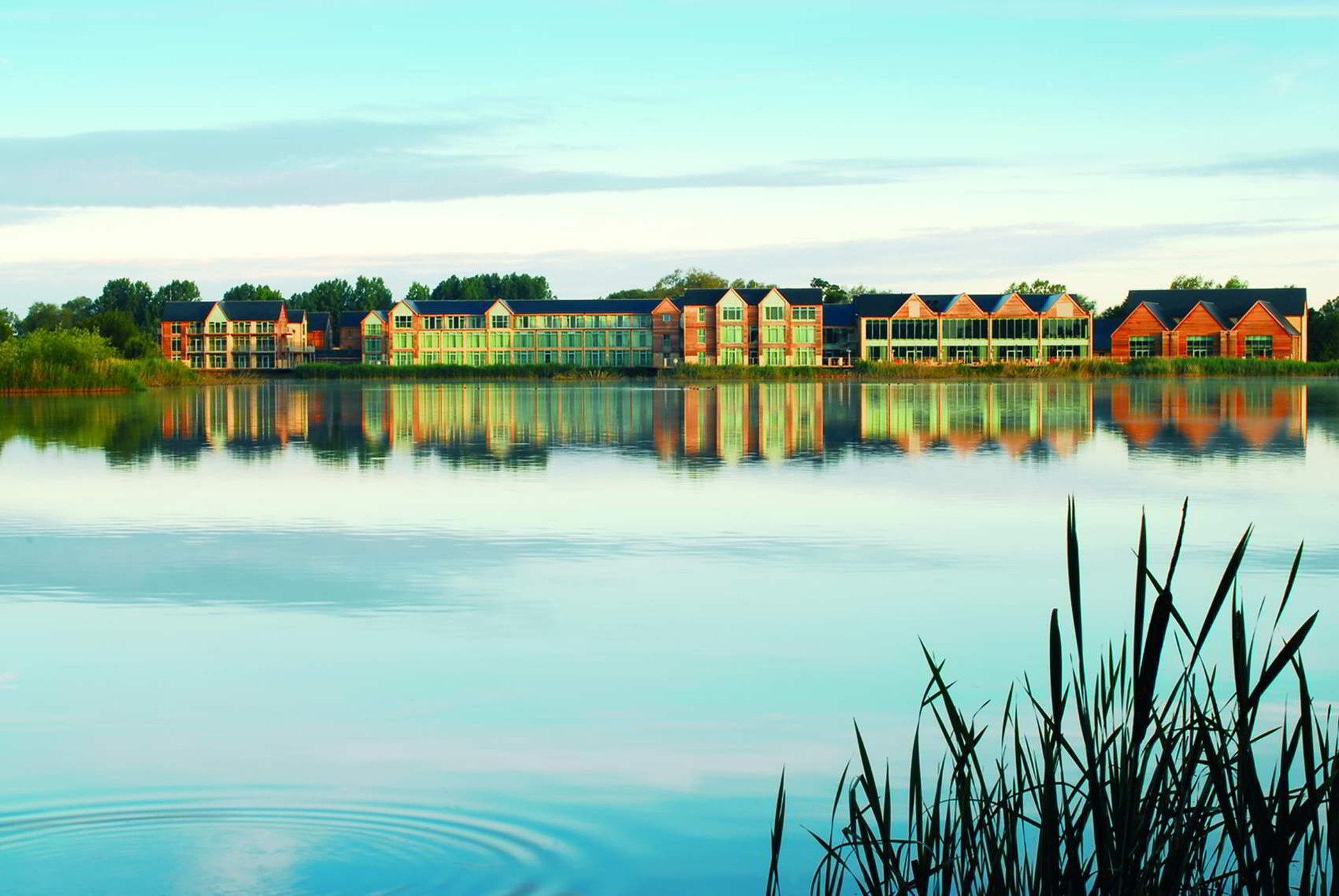De Vere Cotswold Water Park Apartments サイレンセスター エクステリア 写真