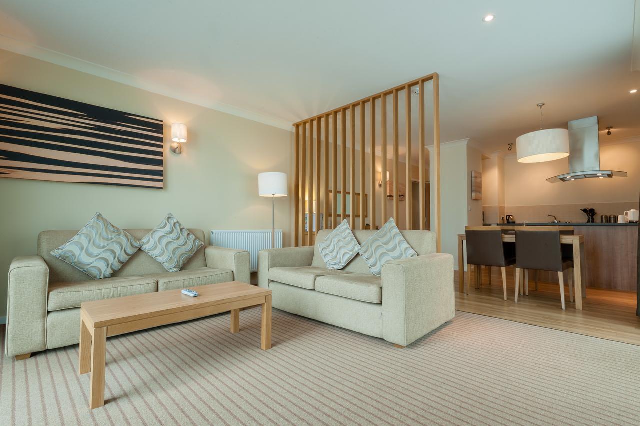 De Vere Cotswold Water Park Apartments サイレンセスター エクステリア 写真