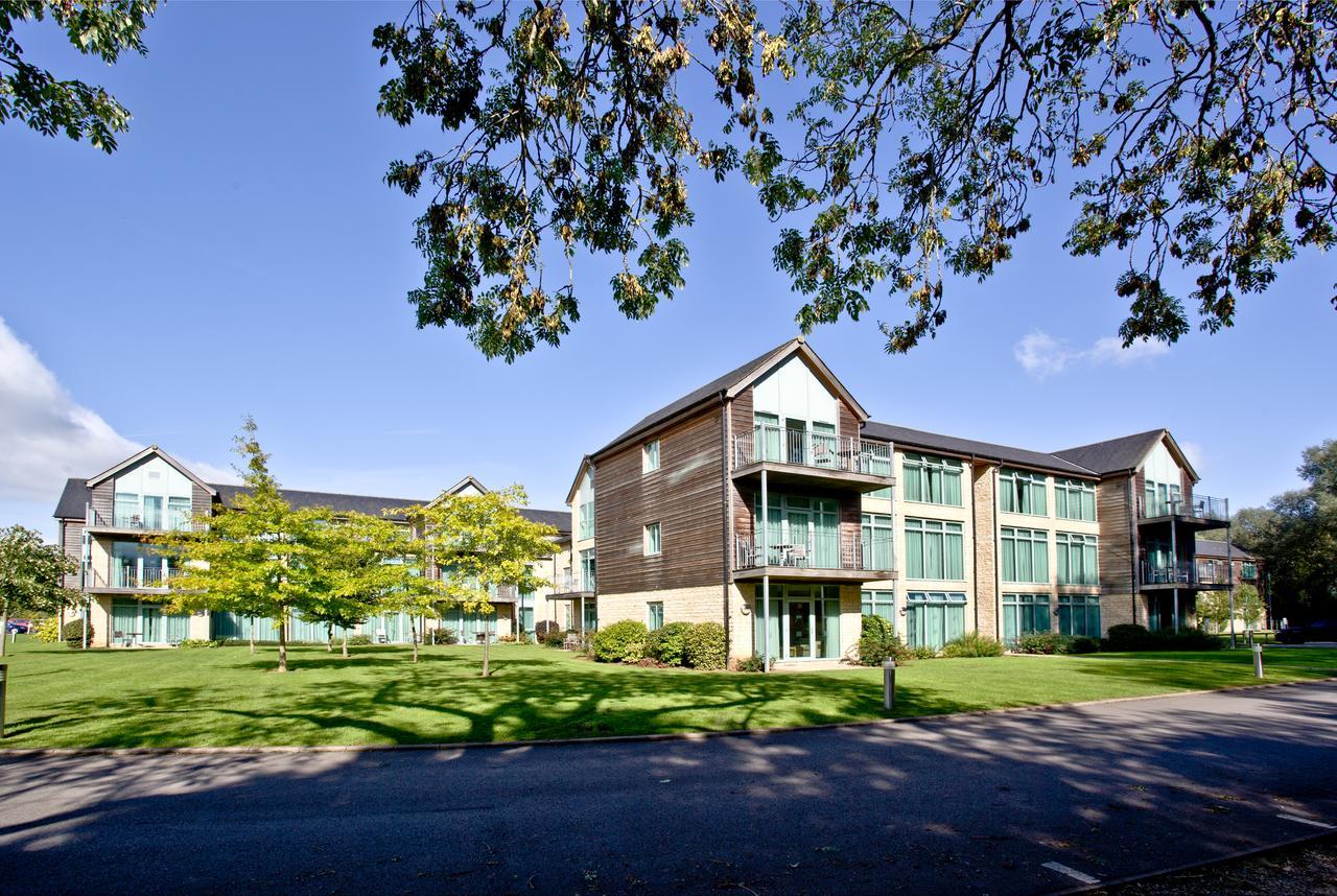 De Vere Cotswold Water Park Apartments サイレンセスター エクステリア 写真